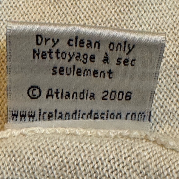 Chic Cream Turtleneck Cashmere Sweater - Picture 5 of 7